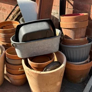 Terracotta and metal planters collection - Image 3