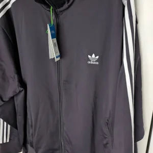 Men's 2xl navy adidas originals hoodie new with tags - Image 2