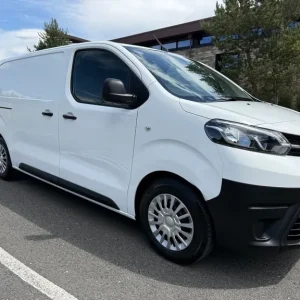 2022 Toyota ProAce Icon LWB with Apple/Android Integration - Image 3