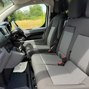 2022 Toyota ProAce Icon LWB with Apple/Android Integration - Image 5