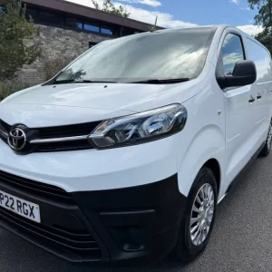 2022 Toyota ProAce Icon LWB with Apple/Android Integration - Image 8