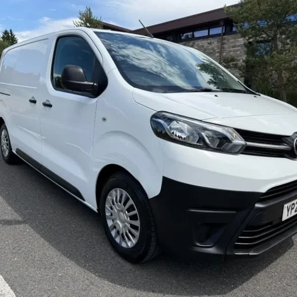 2022 Toyota ProAce Icon LWB with Apple/Android Integration