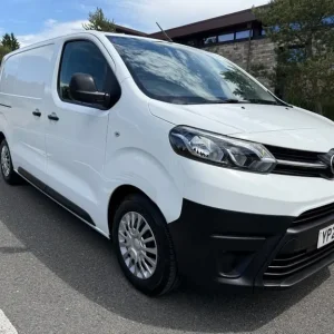 2022 Toyota ProAce Icon LWB with Apple/Android Integration