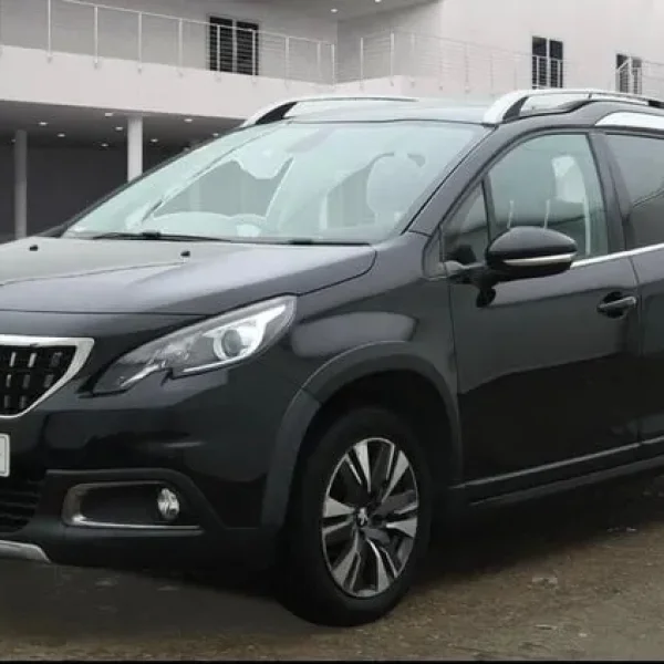 PEUGEOT 2008 1.2 PureTech Allure Premium 5-door