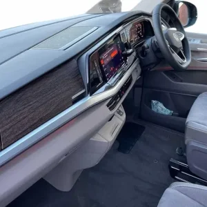 2025 Volkswagen Multivan LWB 2.0 TDI 150PS Style DSG 7 Seats with Panoramic Sunroof - Image 2