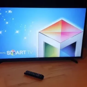 Samsung 40 Inch Smart TV with Remote and Stand - Image 2
