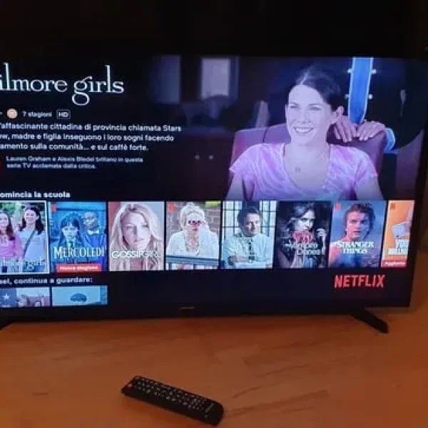 Samsung 40 Inch Smart TV with Remote and Stand