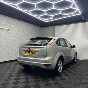 2008 Ford Focus 1.6 Zetec 5-door Hatchback Petrol Automatic - Image 4