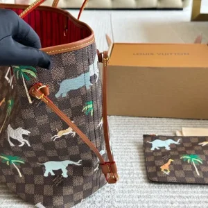 Louis Vuitton Neverfull Shopping Bag - Image 3
