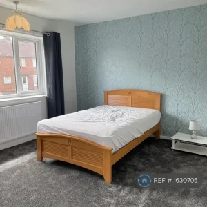 3 bedroom semi-detached house with garden and outbuildings - Image 6
