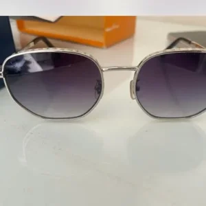 Low Square Sunglasses - Image 2