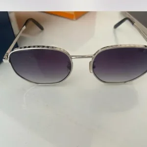 Low Square Sunglasses - Image 3