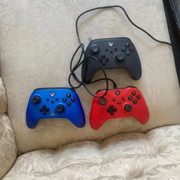 Xbox controllers with 3 games included