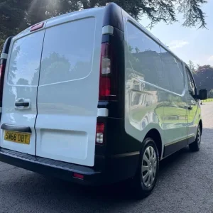 2019 Renault Trafic SL27 dCi 120 Business Van Panel Van Diesel Manual - Image 6