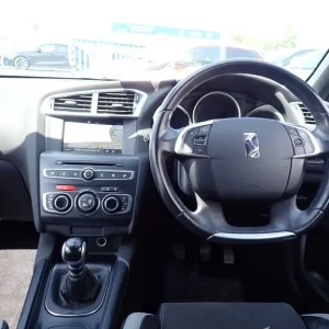 2016 DS 4 1.6 BlueHDi Prestige Hatchback - Image 2