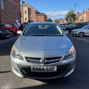 2014 Vauxhall Astra 1.6 SRI 5-door hatchback - Image 2