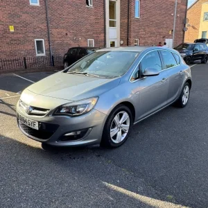 2014 Vauxhall Astra 1.6 SRI 5-door hatchback