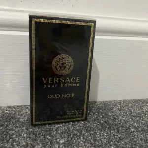 Versace Oud Noir 100ml
