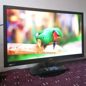 LG 24 inch HD slim lightweight Freeview TV with remote - Image 2