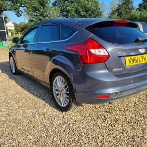 2011 Ford Focus 1.6 TDCi Zetec Euro 5 (s/s) 5dr Hatchback Diesel Manual - Image 4