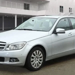 2010 Mercedes-Benz C-Class 2.1 C250 CDI BlueEfficiency Diesel 4dr Saloon - Image 3
