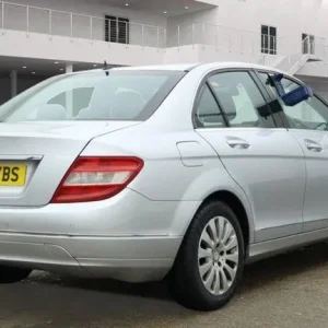 2010 Mercedes-Benz C-Class 2.1 C250 CDI BlueEfficiency Diesel 4dr Saloon - Image 5