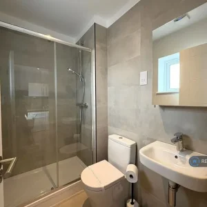 Studio flat in Long Drive, W3 - Image 6