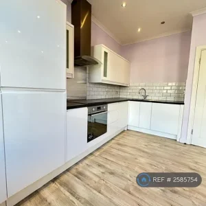 1 bedroom flat in Stroud Green Road, N4 - Image 6