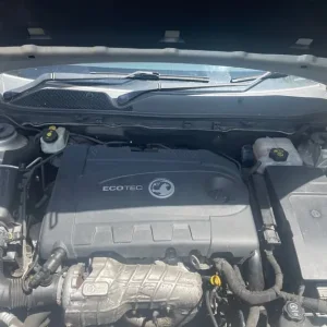 2010 Vauxhall Insignia 2L Diesel Hatchback - Image 8