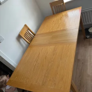 Solid wood dining table and 6 chairs - Image 2