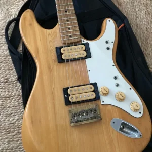 1970s Japanese-style electric guitar with active distortion - Image 2