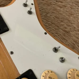 1970s Japanese-style electric guitar with active distortion - Image 4