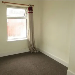 3 bedroom end of terrace house - Image 3