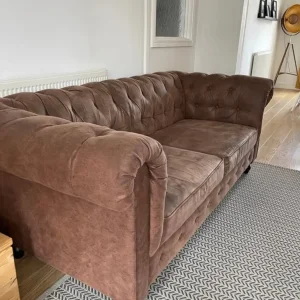 Brown Chesterfield-style couch - Image 3