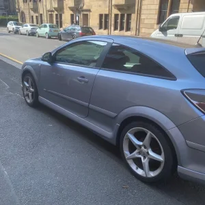 Vauxhall Astra Hatchback 2009 Manual 3-door - Image 2