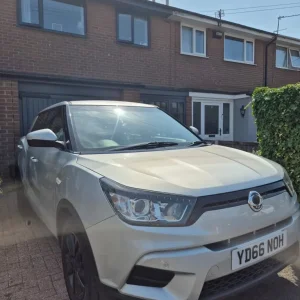 2016 Ssangyong Tivoli Hatchback Manual 1597cc 5-door - Image 2