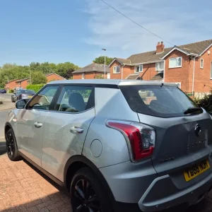 2016 Ssangyong Tivoli Hatchback Manual 1597cc 5-door - Image 4