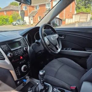 2016 Ssangyong Tivoli Hatchback Manual 1597cc 5-door - Image 6