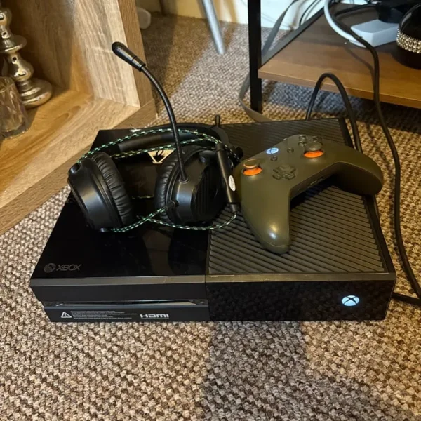 Xbox one 500gb with headset and controller