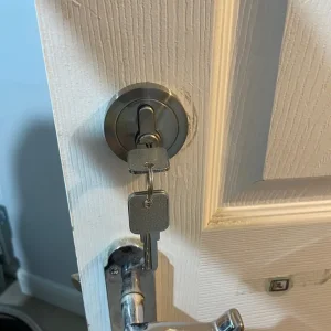 Mobile locksmith service for Domestic and Auto - Image 8