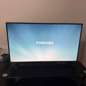Toshiba smart TV - Image 4