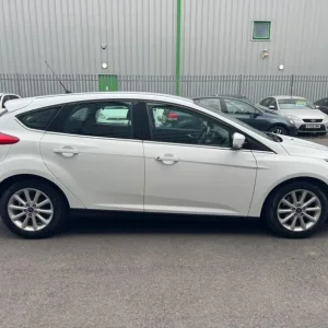 2015 Ford Focus 1.0T EcoBoost Titanium Euro 6 5-door hatchback petrol manual - Image 7