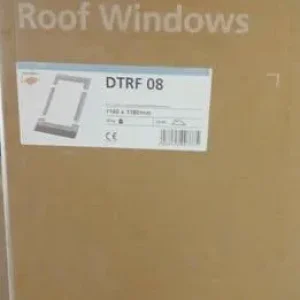 Keylite roof window 114cm x 118cm with tile flashing kit - Image 5