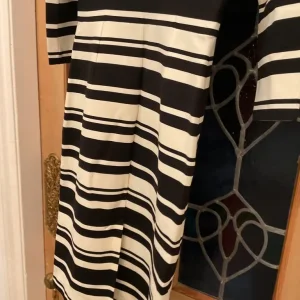 Parent 2 smart fitted stretch dress size small - Image 3