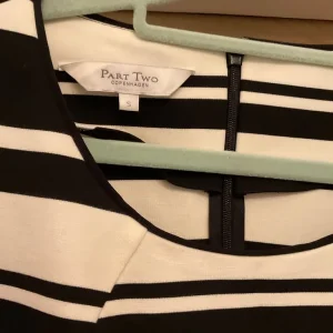 Parent 2 smart fitted stretch dress size small - Image 5