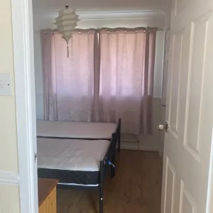 Double Room to Rent - Image 5