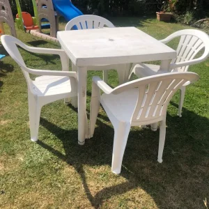 Table and 4 Chairs with Parasol and Seat Cushions - Image 3