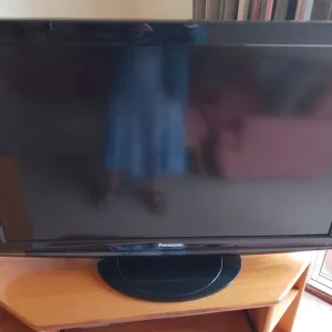Panasonic LCD TV TX-L37S10B - Image 2