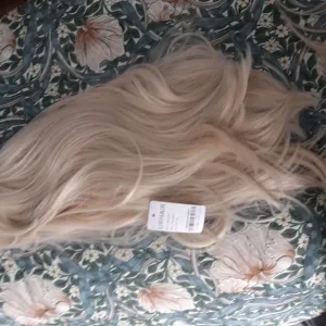4 stunning wigs - Image 2