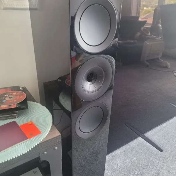 KEF R7 Floor Standing Speakers with Original Boxes